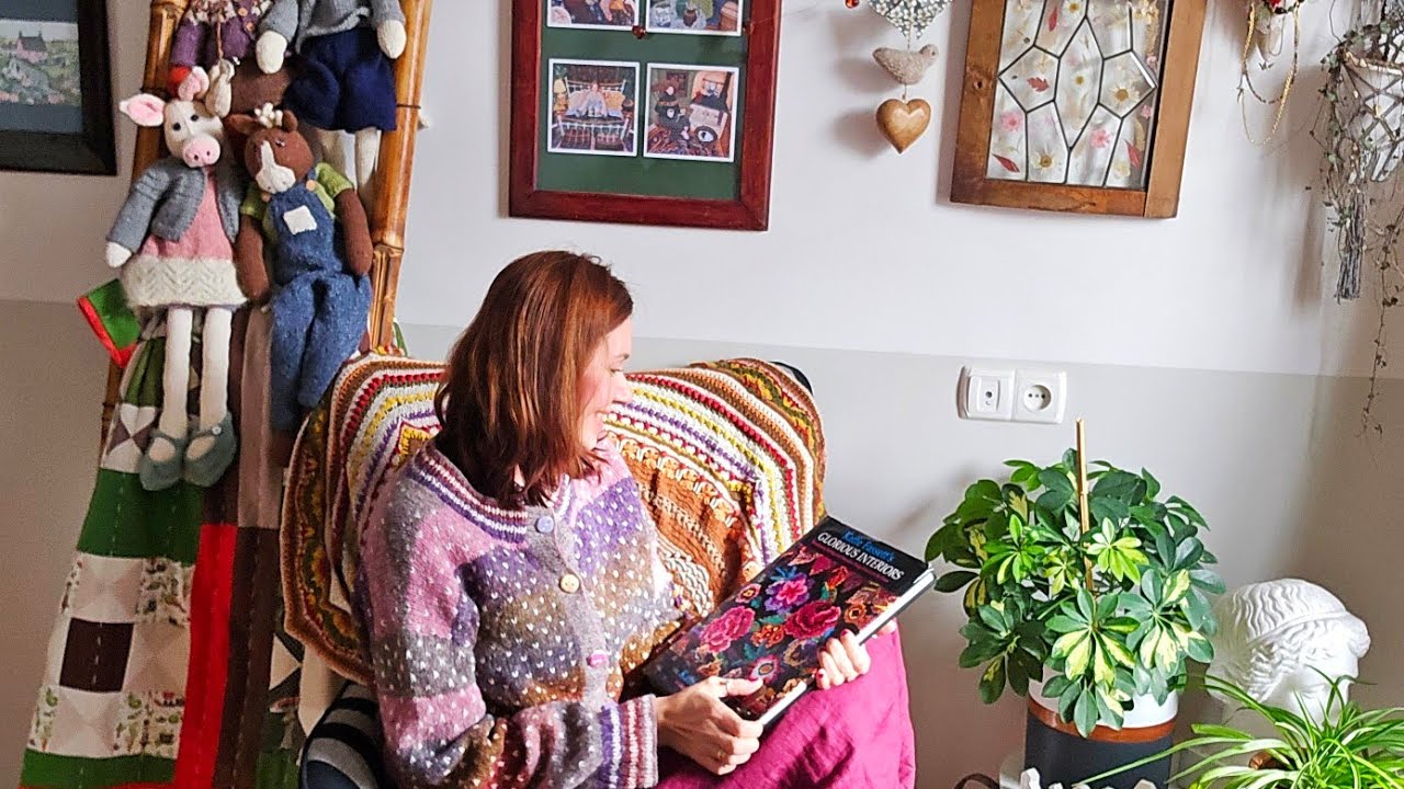 Интерьеры с вышивкой и вязанием для яркой жизни от Kaffe Fassett .