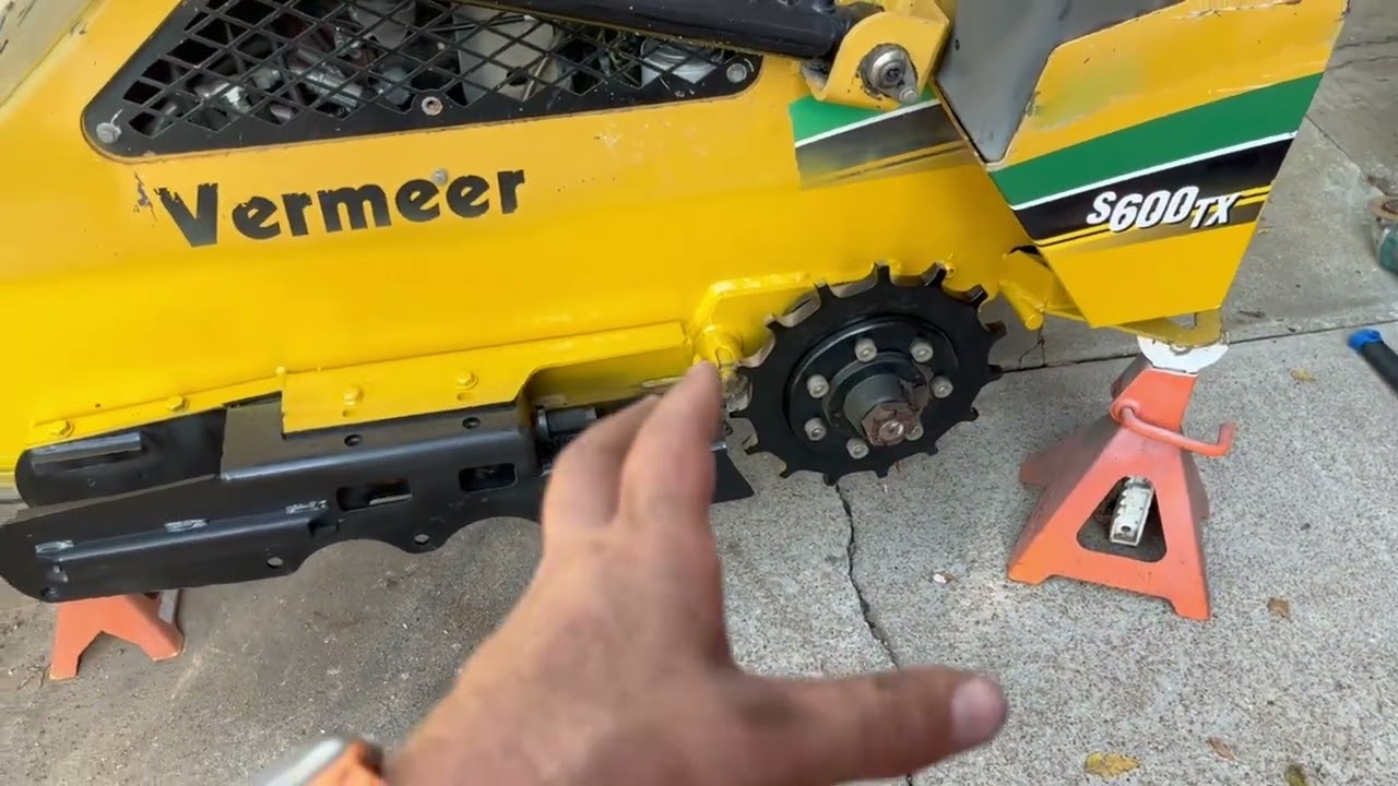 Rebuilding Undercarriage on Vermeer s600tx Mini Skid