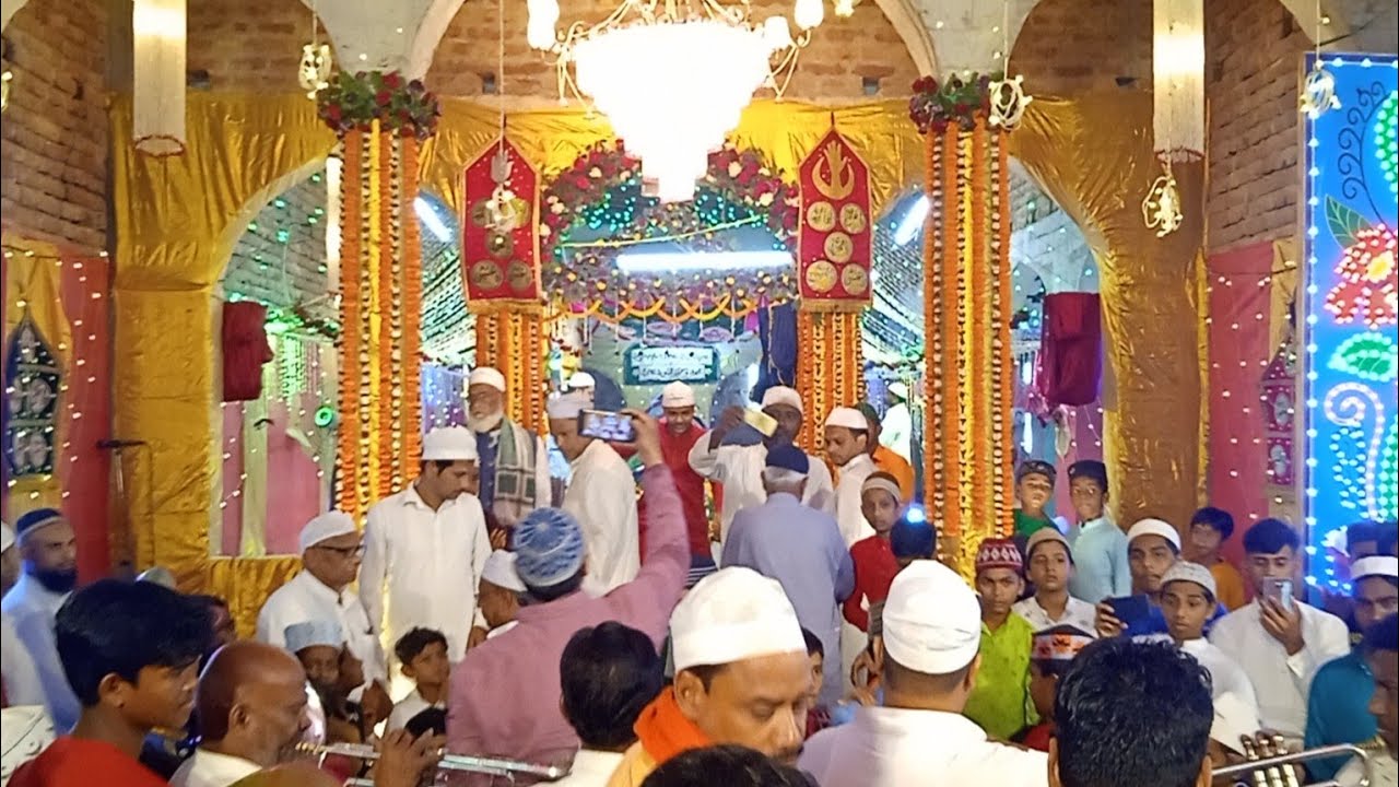 naaz bardaar  mere kaha ho meri nazar dhoonti hai