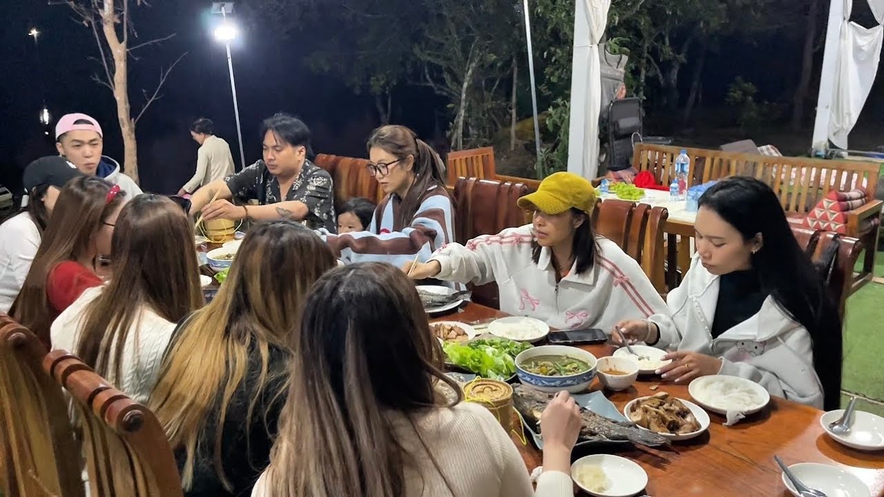 ช่วงนี้มีแขกมาเยี่ยมยามบ้านสวนบ่อยมาก แขกที่มารอบนี้มีแต่สาวๆขาวๆทั้งนั้นเลย😍😍￼