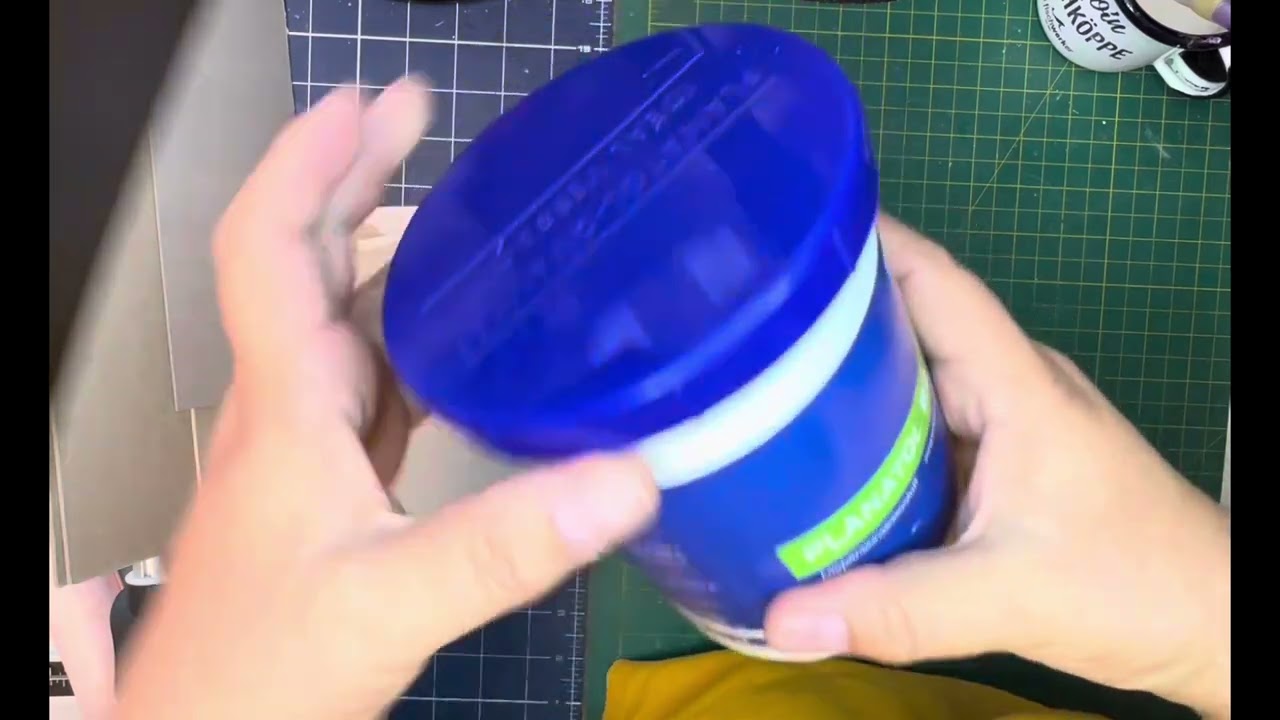 Box aus Graupappe mit Gummizugverschluss Teil 1
