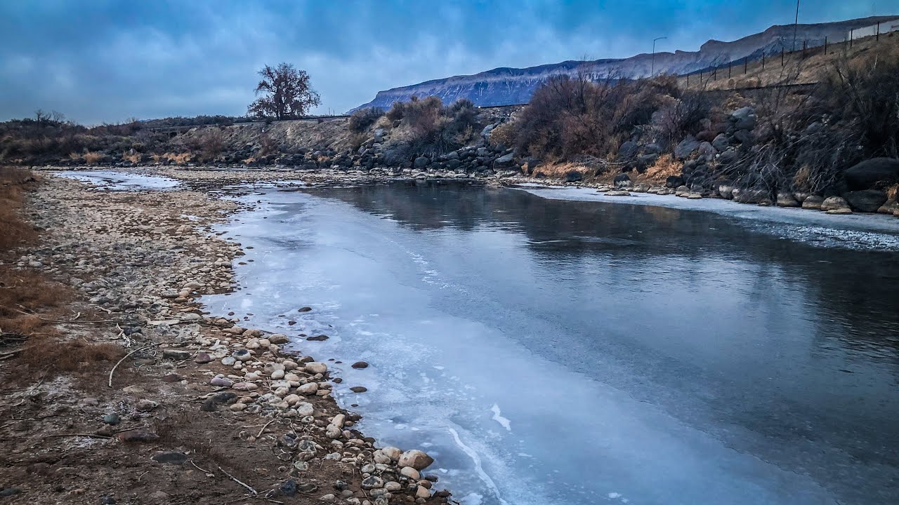 Icy Rockhounding On The Colorado River