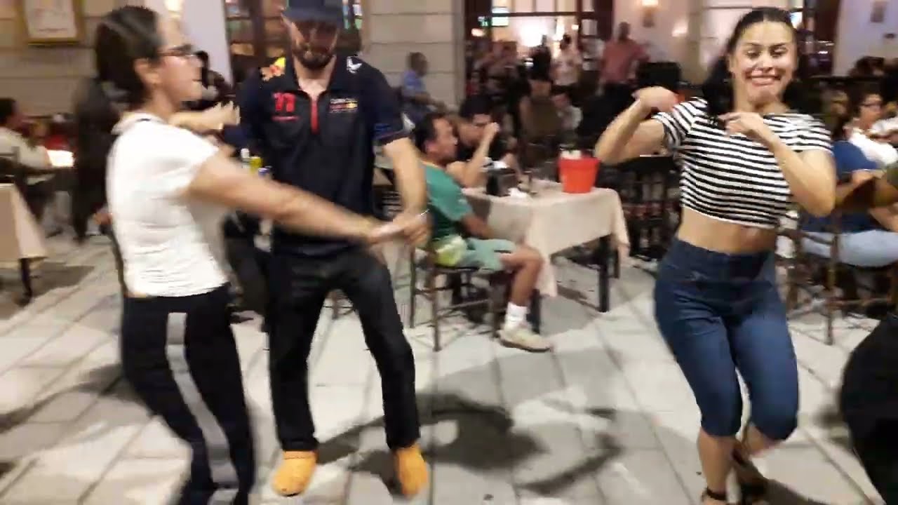 Leo Martz ... Así se Baila en Los Portales de Veracruz ........
