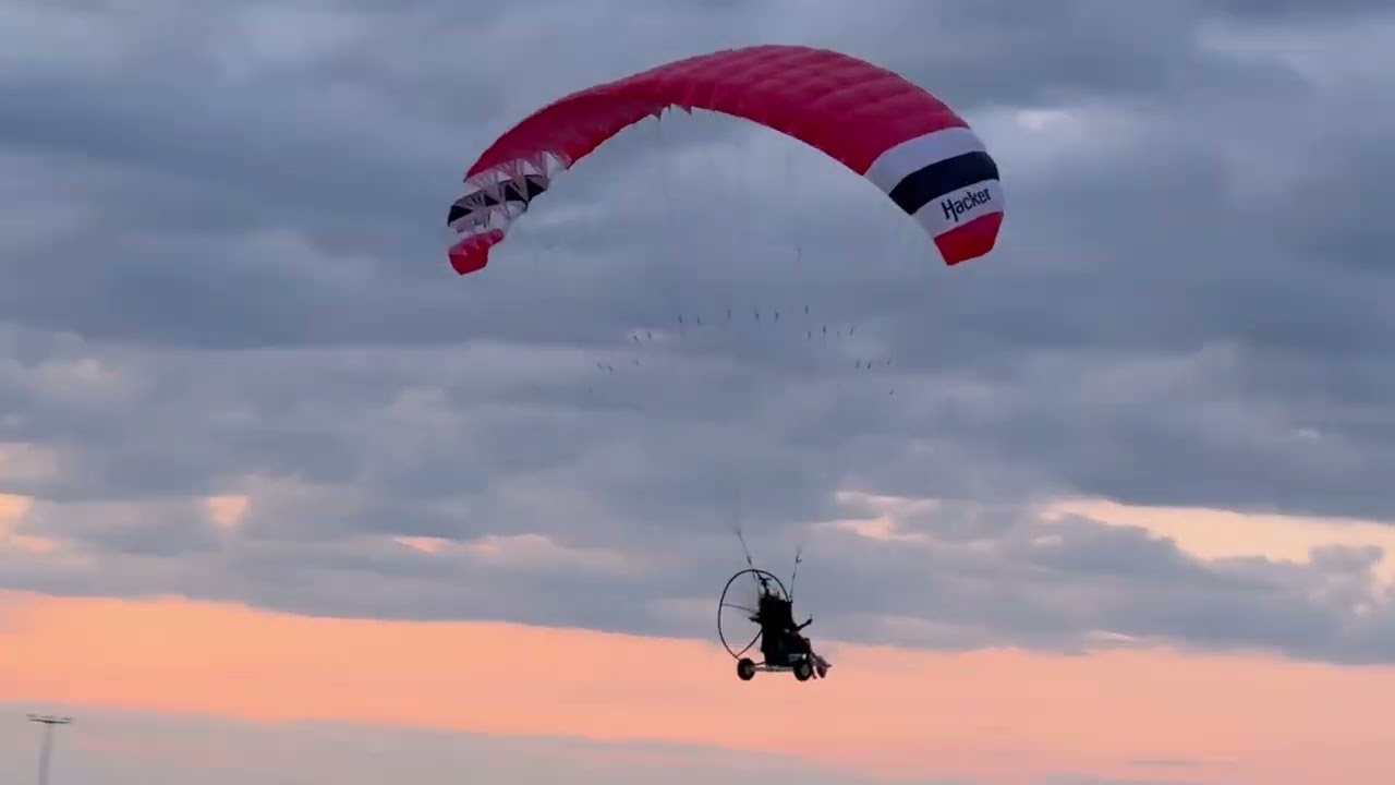 Barbie hebt ab in den Sonnenuntergang