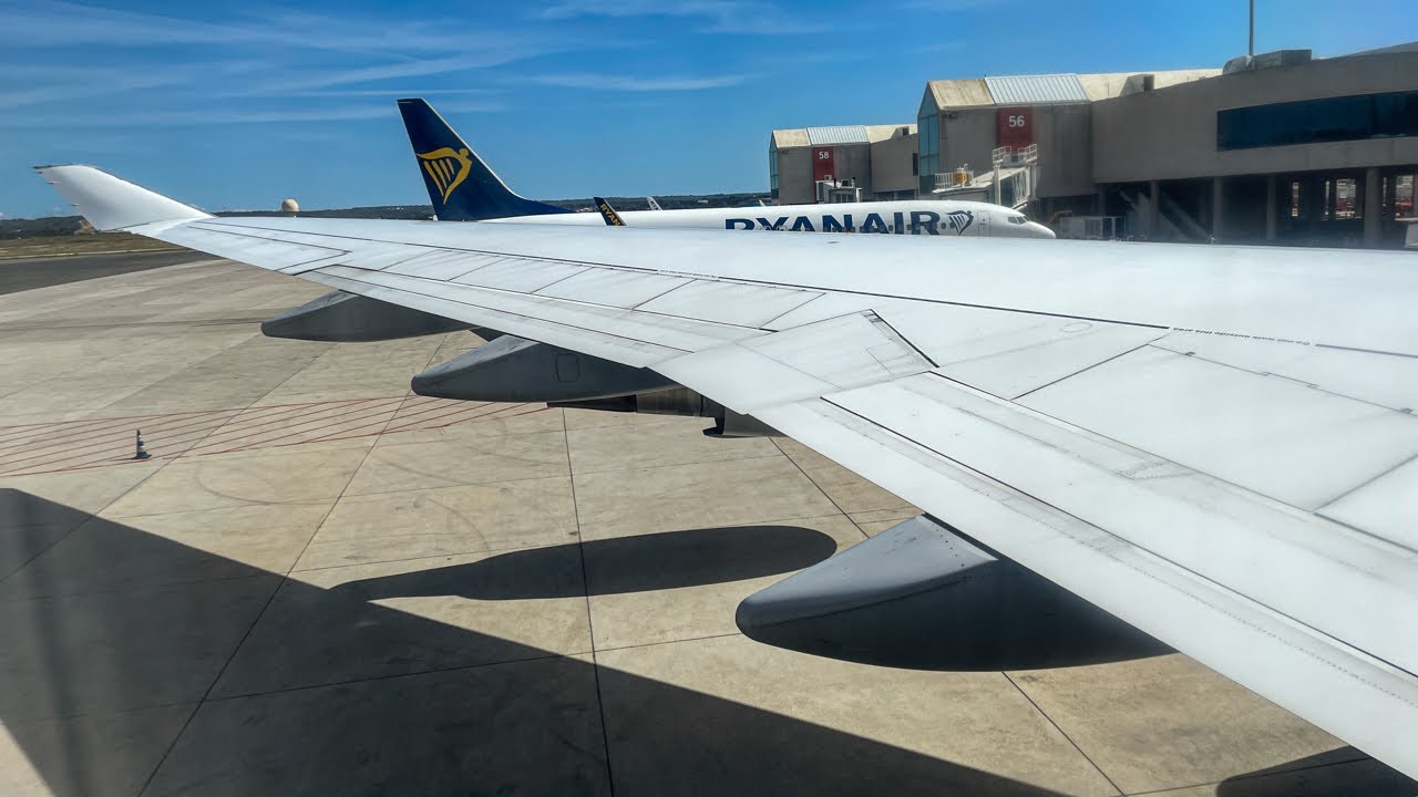 *Beautiful View of Mallorca !* Lufthansa rare Boeing 747-400 takeoff from Palma de Mallorca !