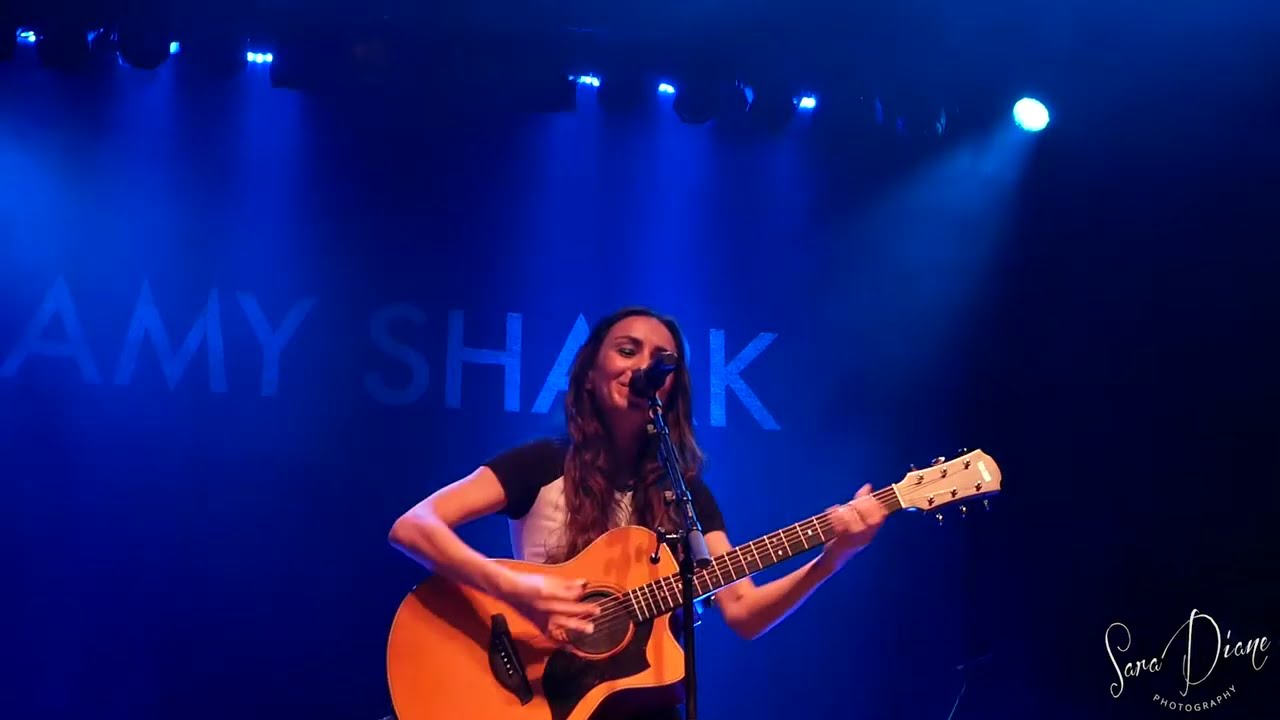 Teenage Dirtbag - Amy Shark - Toronto, ON, CA - 2018