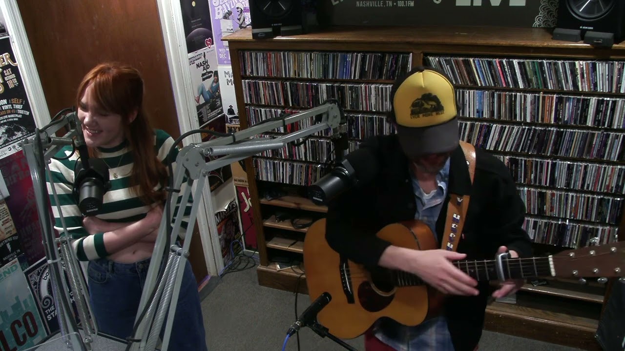 Robby Hecht &ldquo;Old Radio&rdquo; and &ldquo;Tattoos&rdquo; - Live at Lightning 100