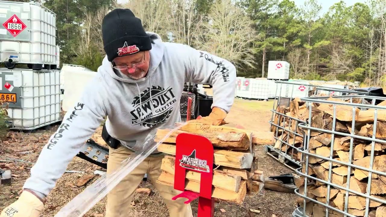 Wrapping Bundles on the @WolfeRidge Express #getsplitdone #firewood #bundles #bundlesforsale 