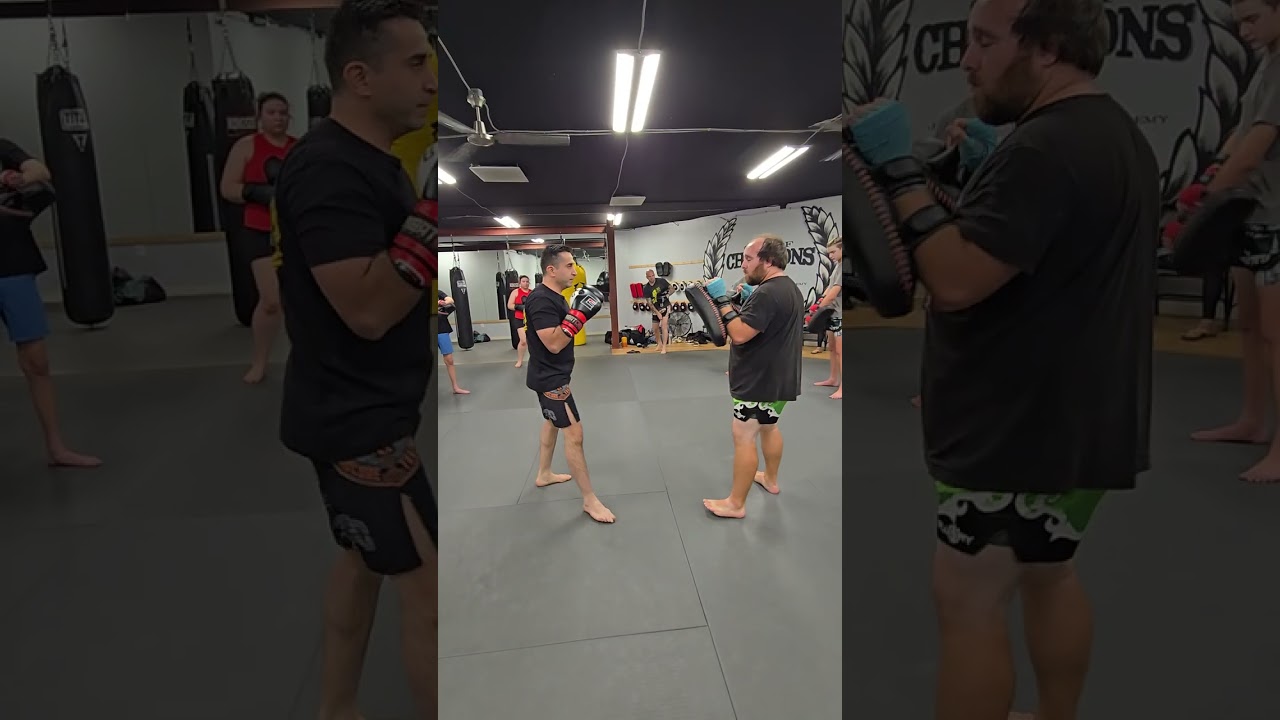 Left Hook to Round Kick Flow — Striking Combo Mastery! 🥊🔥