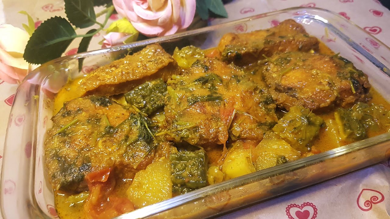 করলা দিয়ে মাছ রান্না || রুই মাছ দিয়ে করলার ঝোল || Bitter Gourd with Ruhi fish by Smriti's Kitchen