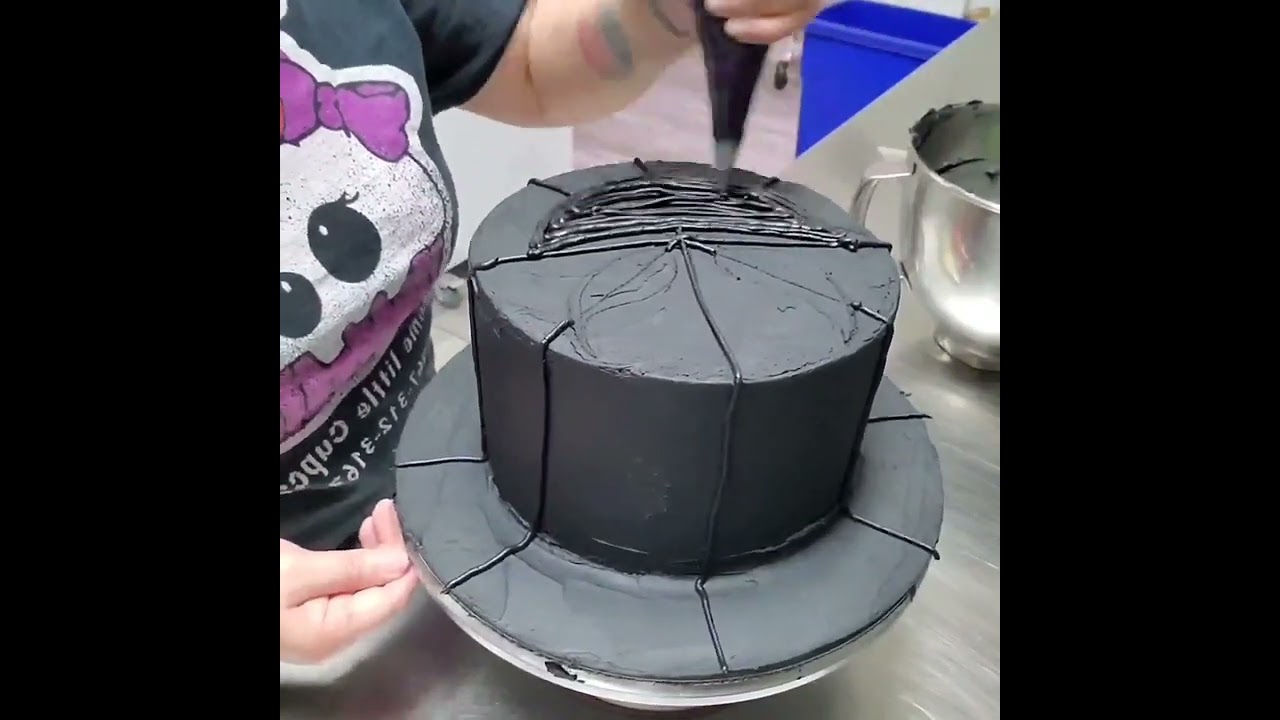 Venom buttercream cake
