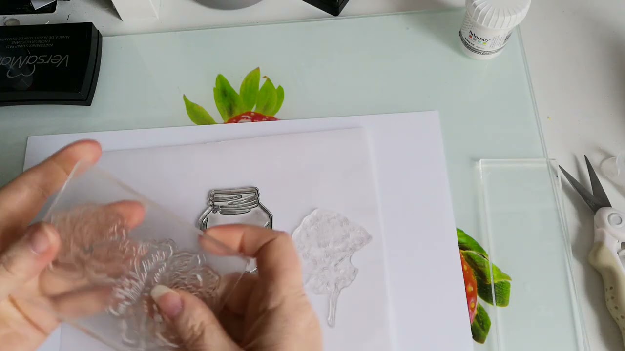 Tuto embellissements avec du papier calque ou du vellum.