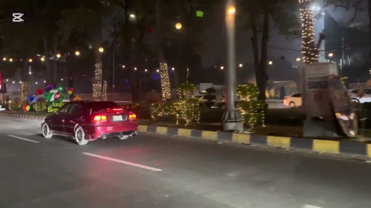 Lahore m Basant ki preparation m Road decorate ho gaye
