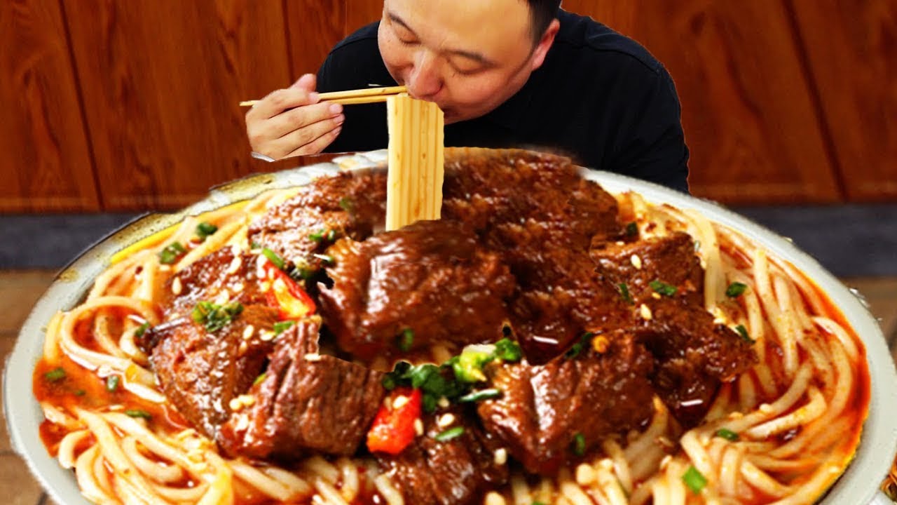 10 фунтов свинины, чтобы приготовить «лапшу с мясным соусом»,