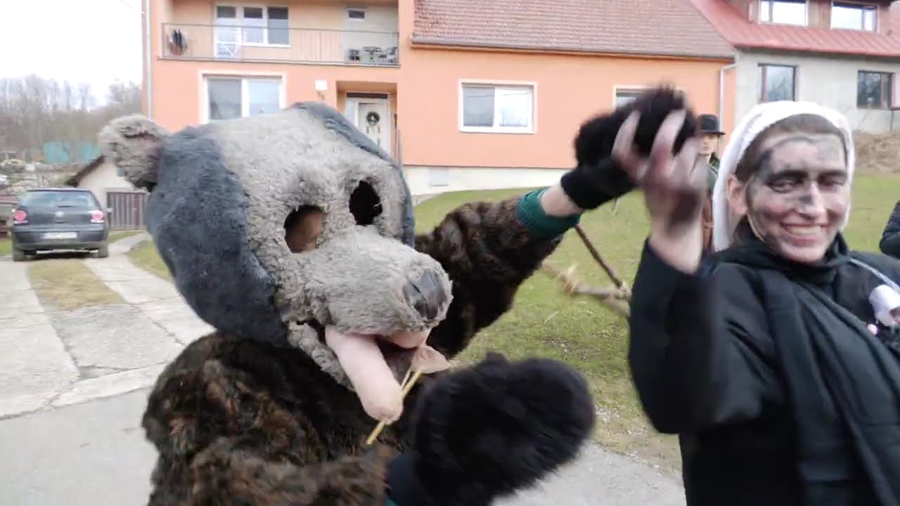 NOVÁ LHOTA-FAŠANKOVÁ OBCHŮZKA v nejvýše položené obci Horňácka s hudeckou muzikou Petra Mičky (9.)