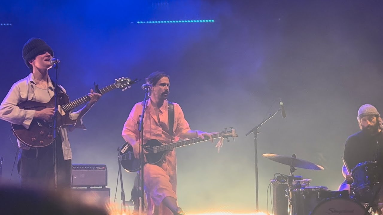 Big Thief - Mary (Live @ Eventim Apollo, London)