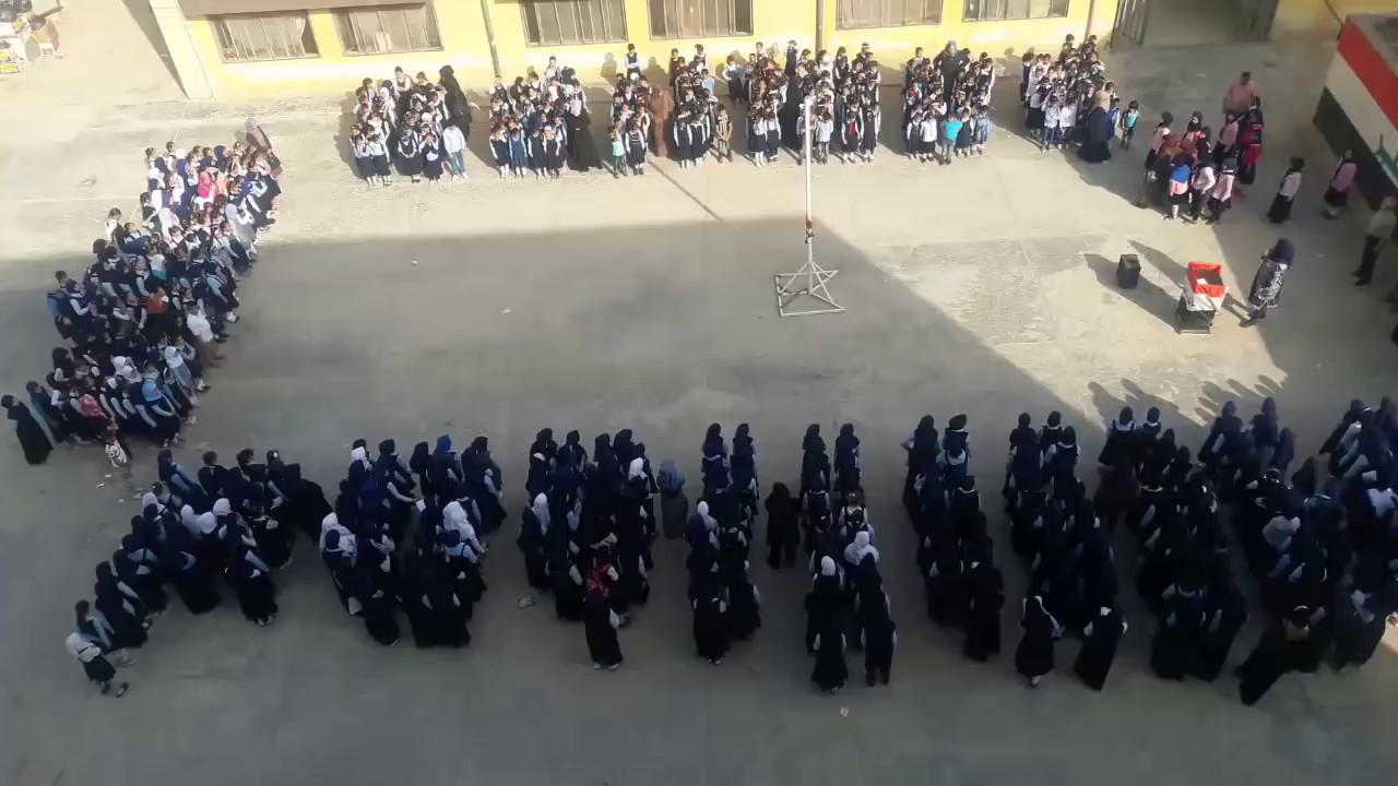 رفعه العلم مدرسه الإباء الابتدائيه 2017/27/4 الاستاذ محمد عبد حميد