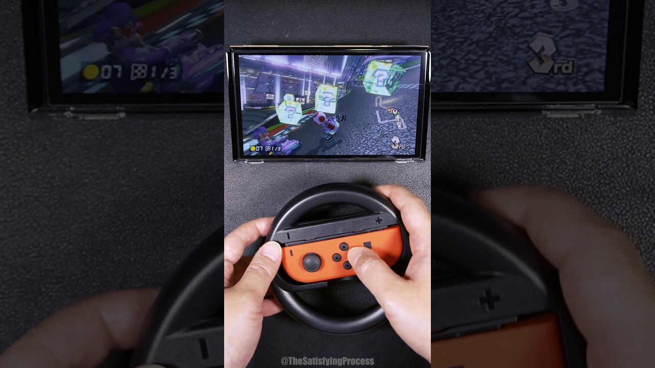 Mario Kart 8 Deluxe | which way you prefer ? on Nintendo Switch OLED