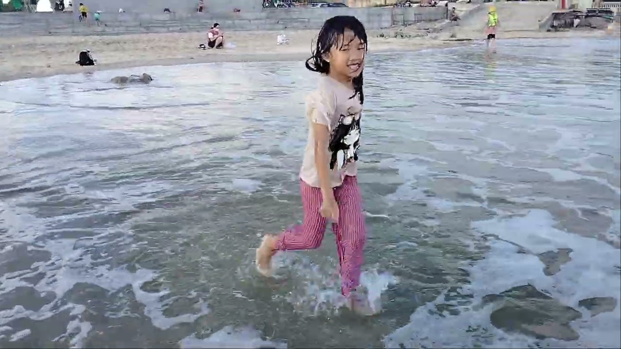 Băng Đan tắm biển Vũng Tàu T2/26 