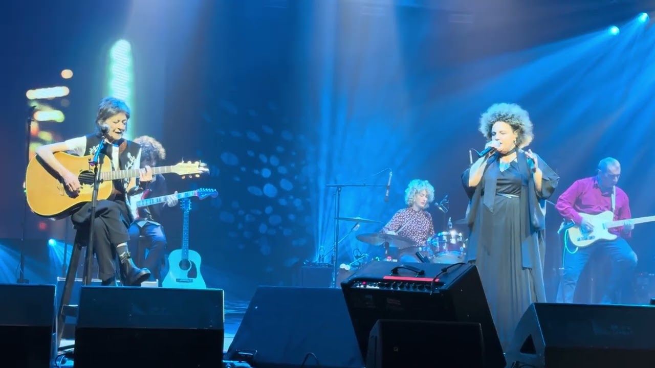 קורין אלאל, קרולינה ואסף אמדורסקי - קשר הירח | מתוך : חברים שרים קורין (היכל התרבות ת״א - 16.03.24)