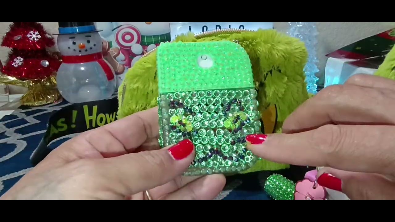 Приходите и посмотрите, что у меня в сумке Гринча 💚☺️ и в косметичках 💚✨✨