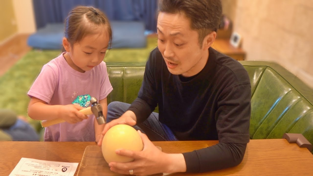 ダチョウの卵現地まで取りにいくw娘のハンマーの叩き方が強すぎた😂w