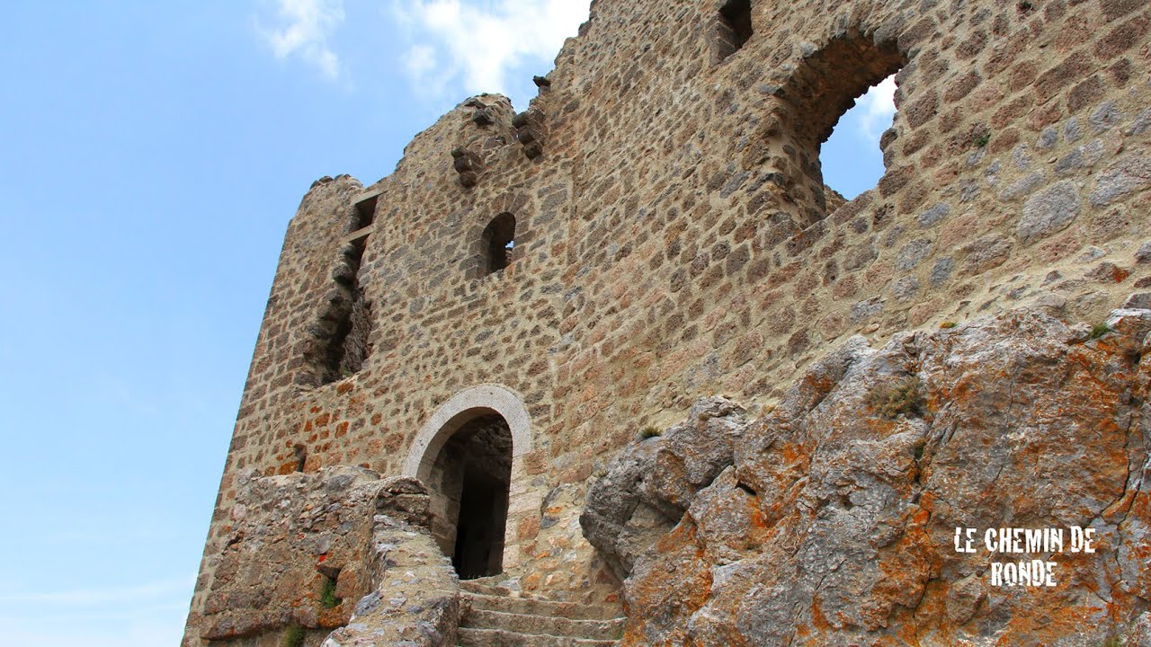 Quéribus - Une Forteresse Perchée au cœur du Pays Cathare