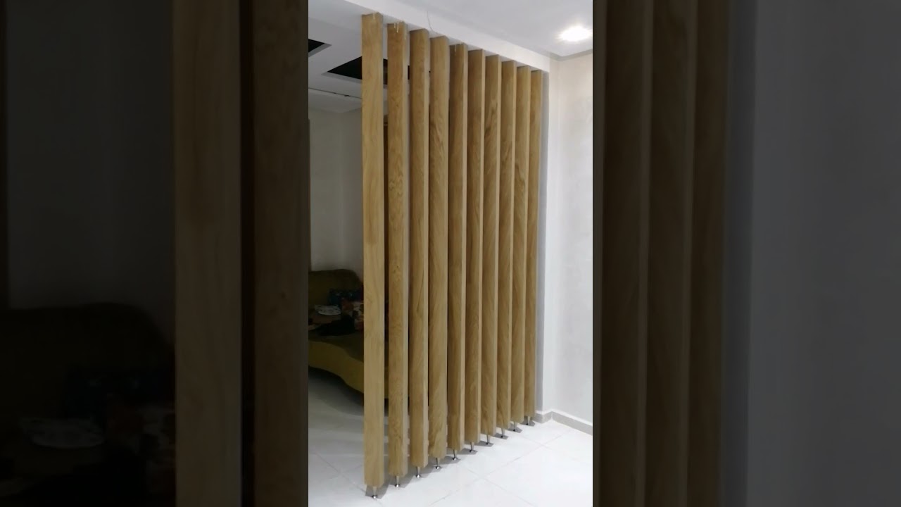 separation en bois ch&ecirc;ne entre salon et s&eacute;jour