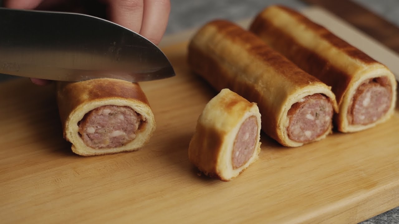 Salsicce avvolte nel pane e formaggio: l'antipasto più facile che farai mai