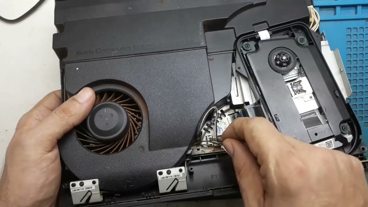 PS3 SUPER SLIM NÃO RODA CD, não lê jogos, não reconhece CD .. defeito pode ser simples 🤦‍♂️