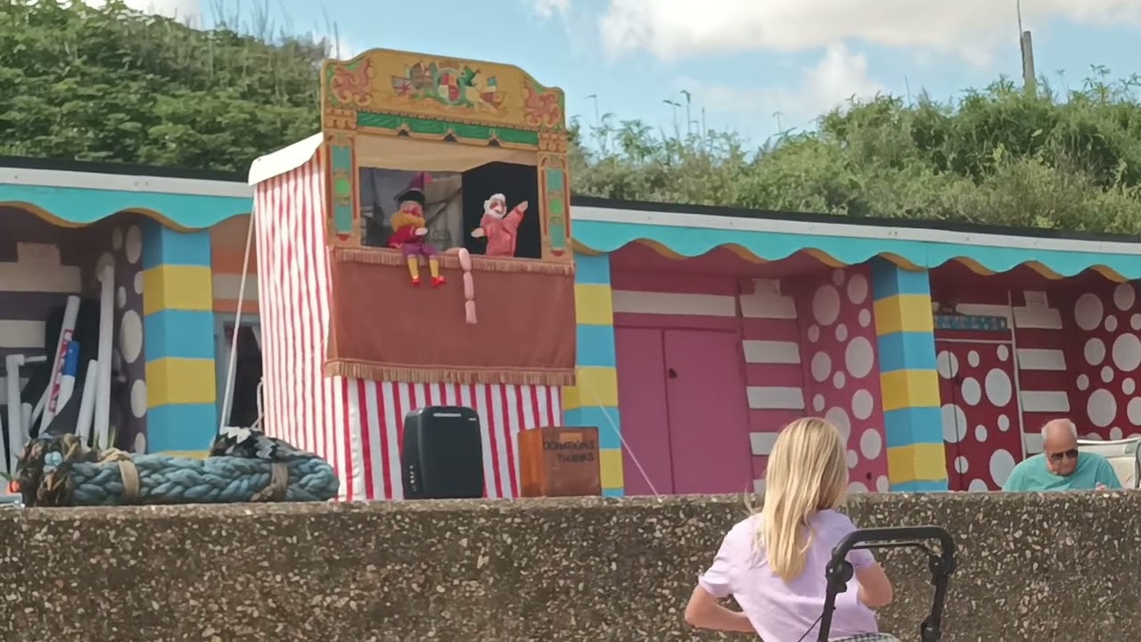 PUNCH AND JUDY MABLETHORPE BEACH
