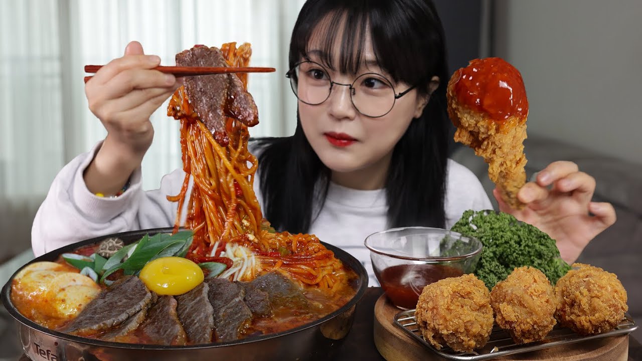 острое мягкое рагу из тофу с жевательной лапшой🍜 жареным цыпленком🍗Mukbang Asmr