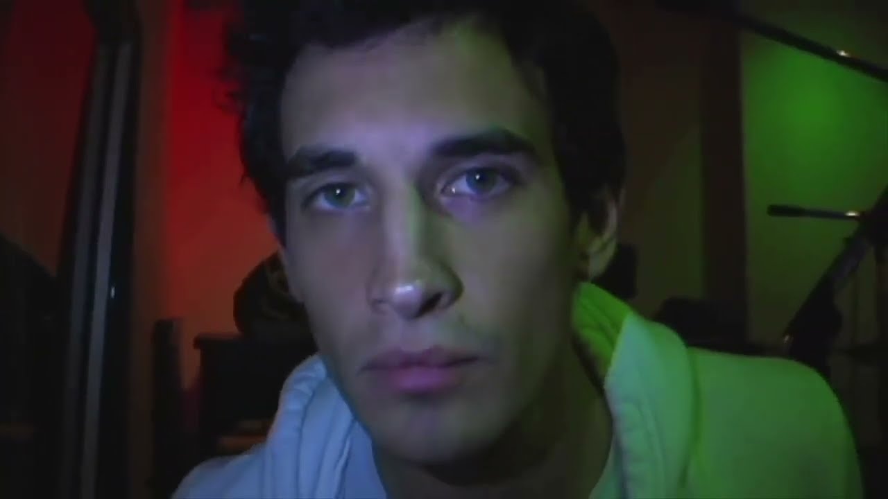 Joe Hawley pretends to be a pigeon, then gets scared