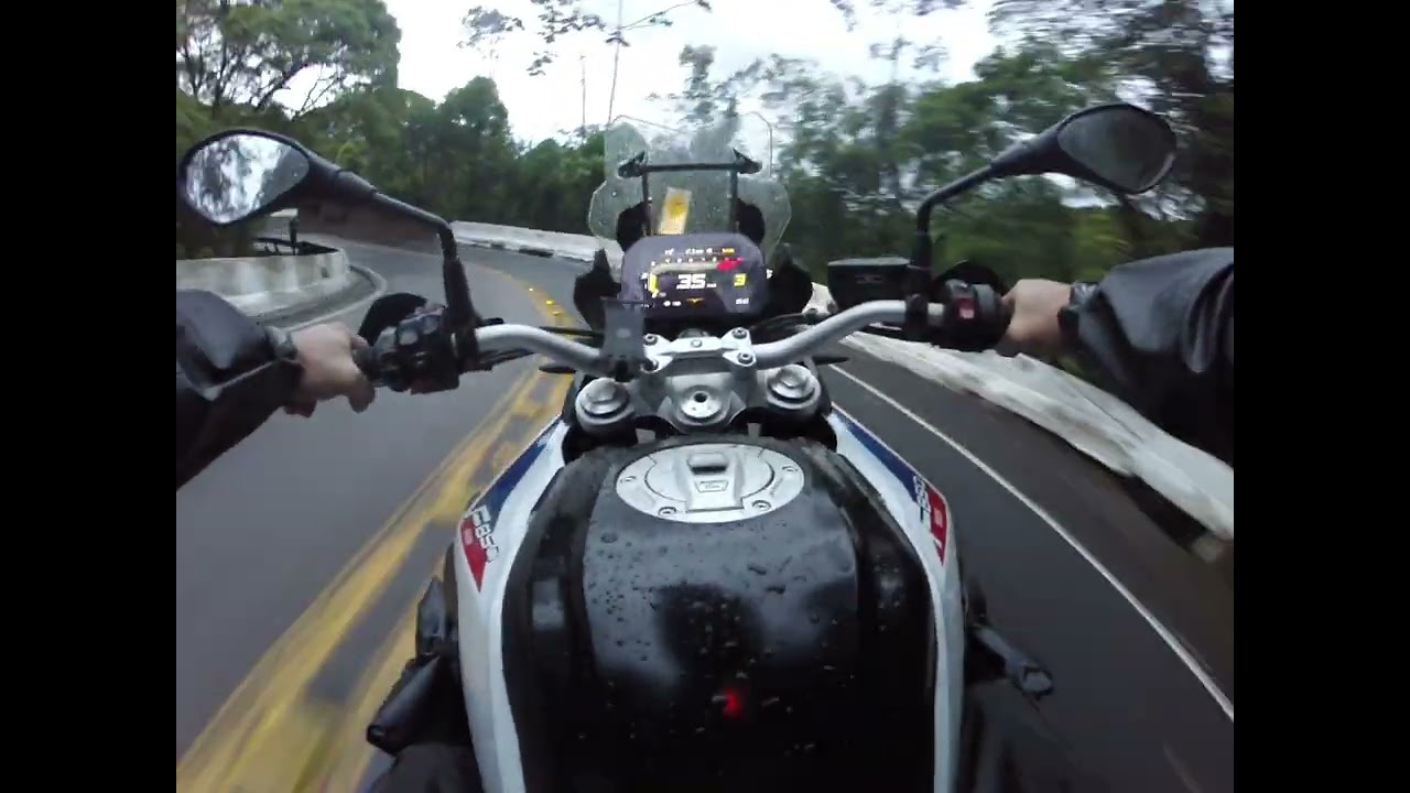 Serra da Oswaldo cruz-ubatuba! Descendo a noite neblina e chuva! Tenso.. #serra #ubatuba #bmw #moto
