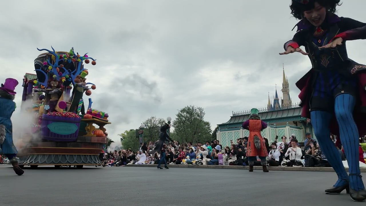 ２０２４・９・３０　ディズニーハロウィーンの新しいパレード「ザ・ヴィランズ・ハロウィーン”Into the Frenzy