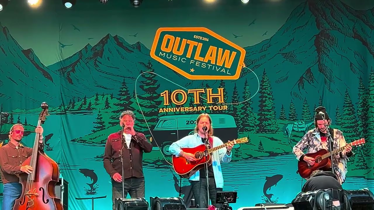 “White Freightliner Blues” [4K] - Billy Strings with Mickey Raphael - 5/22/25 - Outlaw Tour Spokane