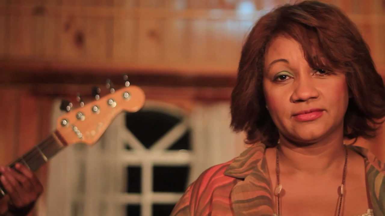 PERSIS MELO - CON EL ALMA DOBLADA (ABAD BROADCAST FILMS - ABF)