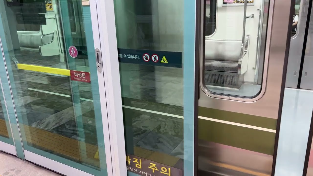 서울지하철 7호선 장암행 SMRT7008 고속터미널역 진입(725편성)