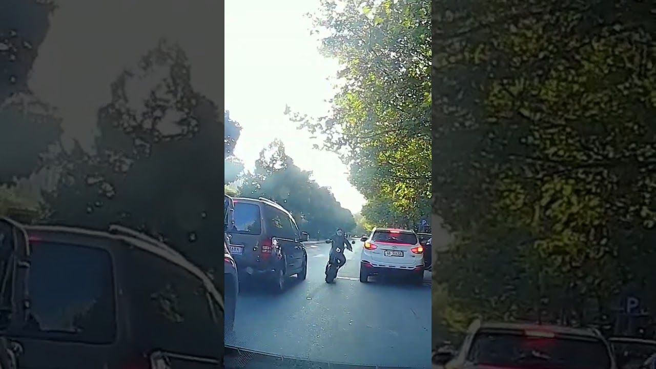 Teen on Electric Bike Going Wrong Way 🚫⚡ Stay Safe from E-Scooters & E-Bikes