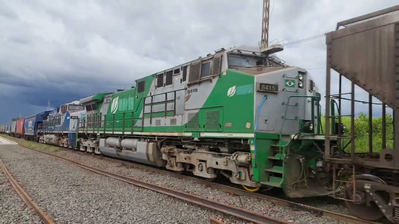 Uma tarde movimentada na ferrovia em duplicação