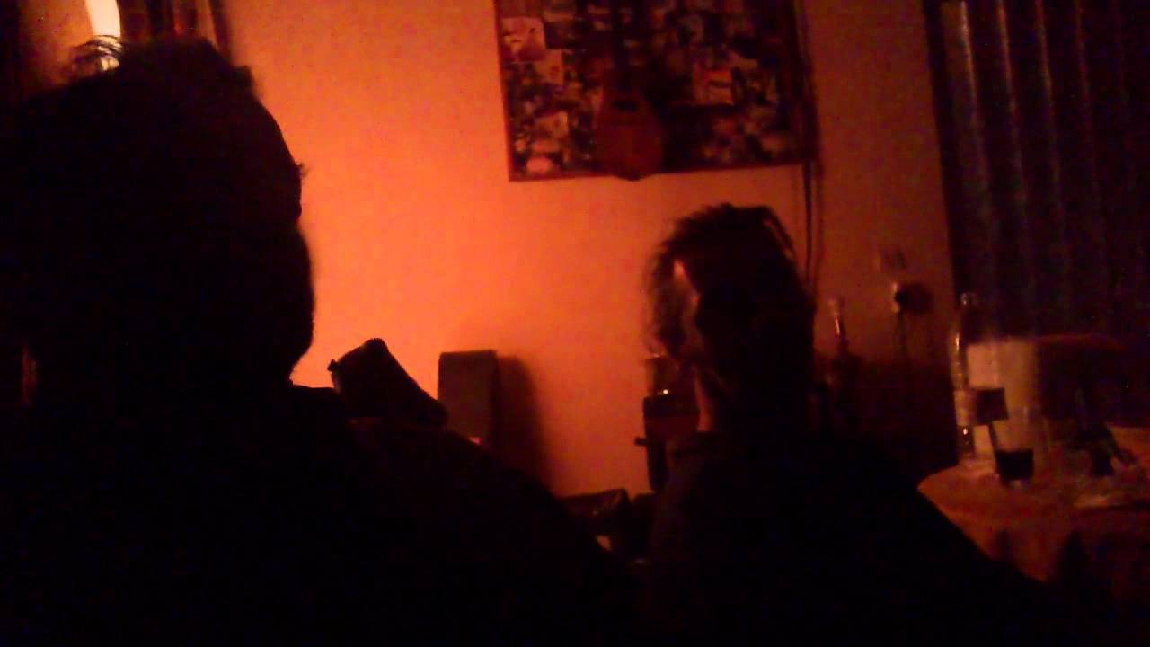 AYSTHRWS AKATALLHLO GIA ANHLIKOYS.....