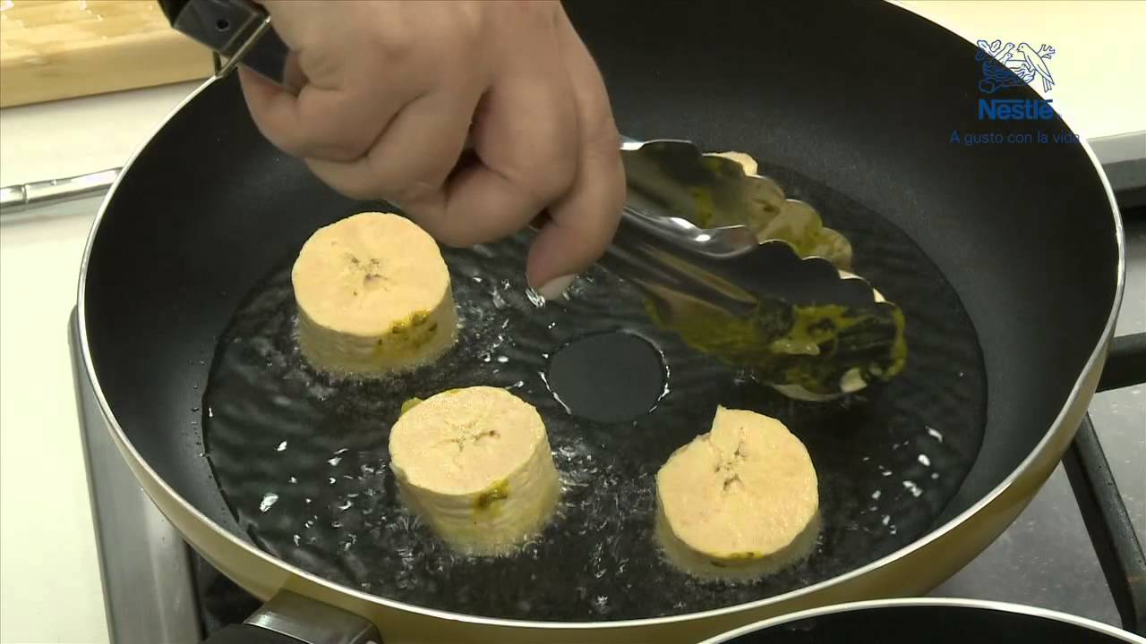 Encocado de camarón y  patacones.