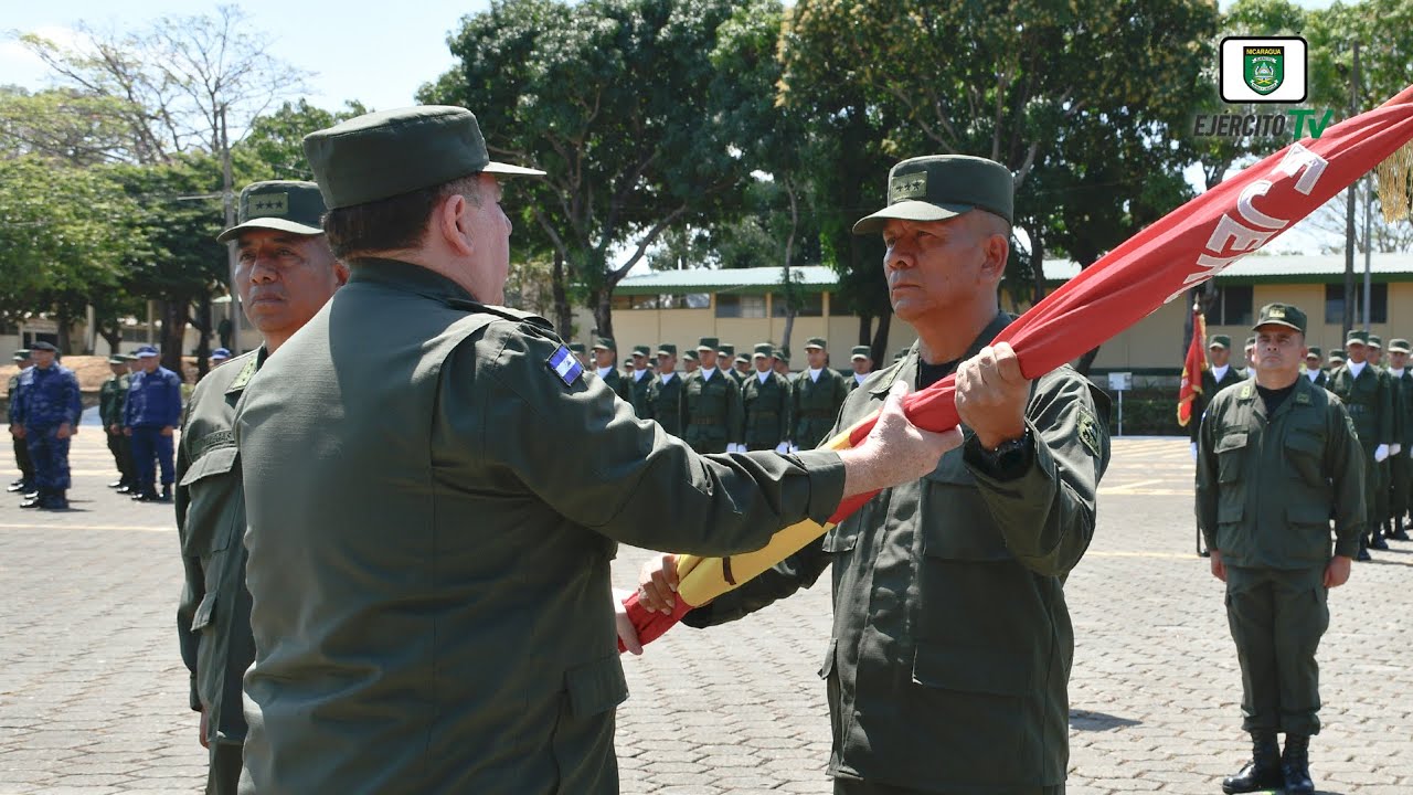 Ceremonia de traspaso de mando del Centro Superior de Estudios Militares