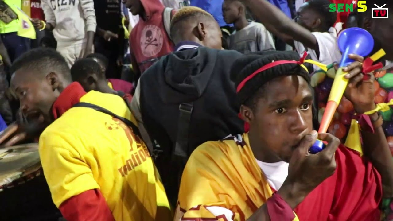 Ambiance au Stade Alassane Djigo avec les supporters Xaley Cités Zone 14 de Mbao