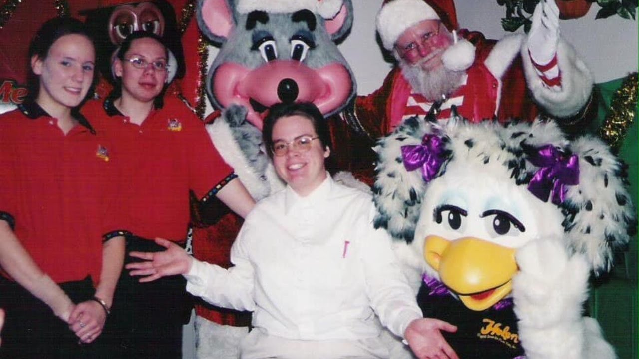 Chuck E. Cheese's - Danvers MA 'Holiday Party' Event 2002- full archival VHS video program