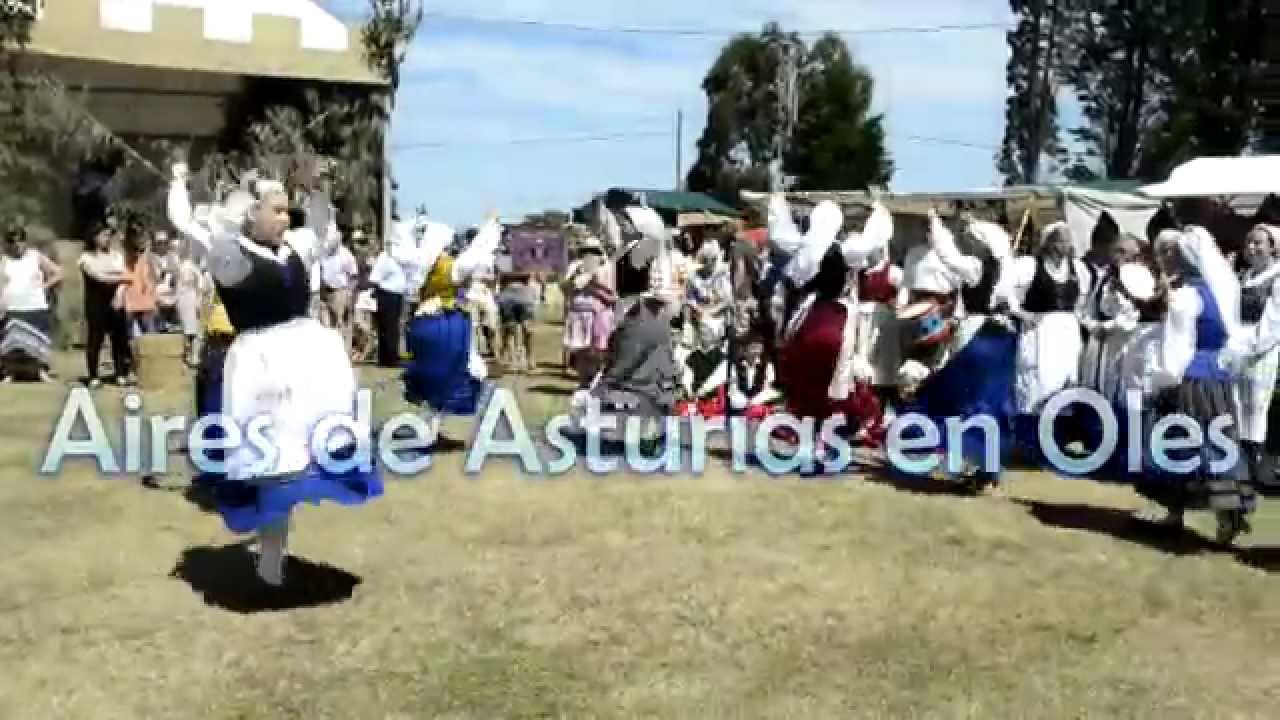 Grupo Folklórico Villaviciosa Aires de Asturias en Mercau de Oles 2015