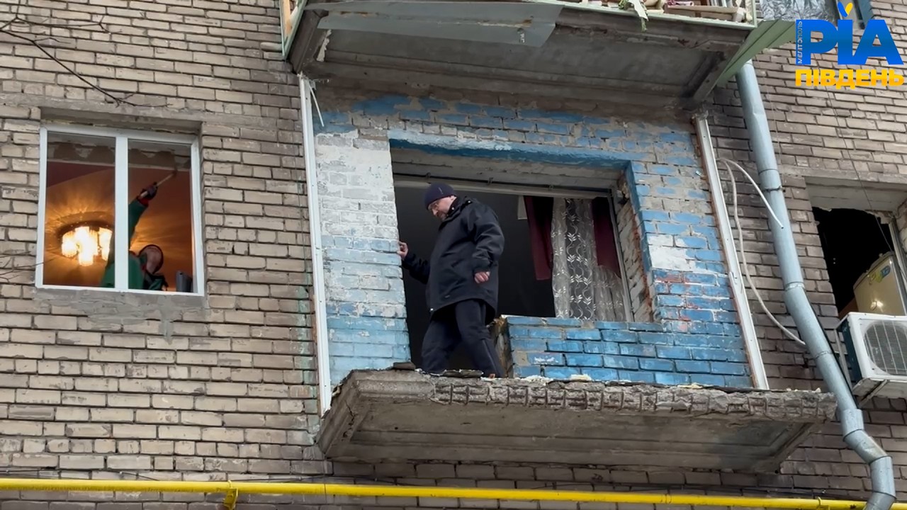 «Ми прокинулися від сильного удару» — мешканка Запоріжжя розповіла про нічний приліт у місті