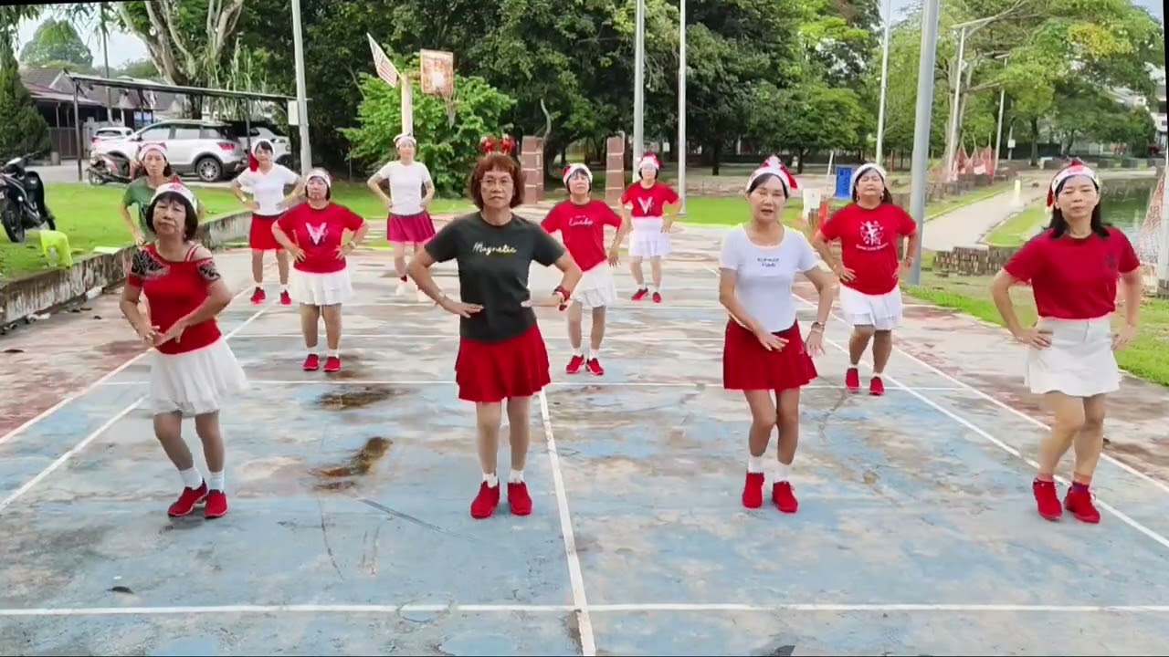 Jingle Bells 25 Choreographed by Winnie Soh(MY) Demo: Sister's Line Dance Group