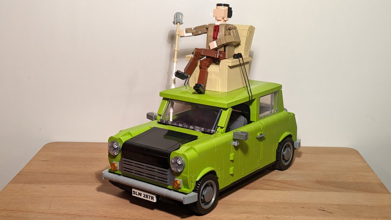 I built BlueBrixx set 105608: British compact car (Mini) + a Mr. Bean MOC by PsychoWard666