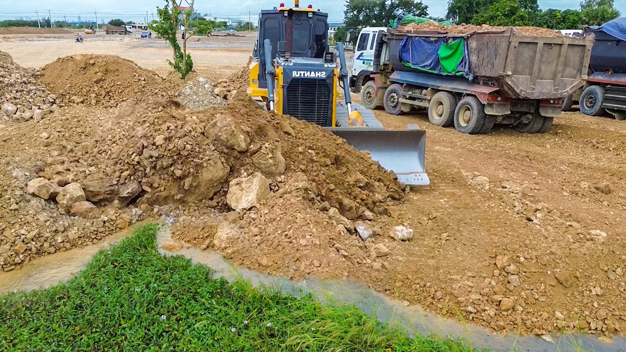 Great! Nicely Landfill Project! Flood Block Huge DOZER DH17c3 Pushing Stones with Dump Truck